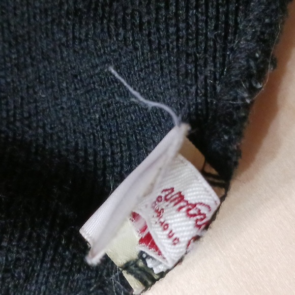 Penguin pull on hat. Penguin across with snowflakes Diamond design 9X9 - Picture 3 of 4